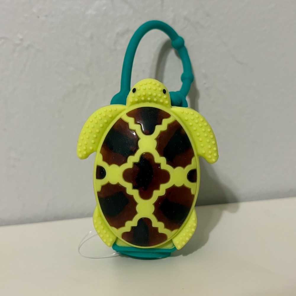 Bath & Body Works Turtle Pocketbac Sanitizer Holder